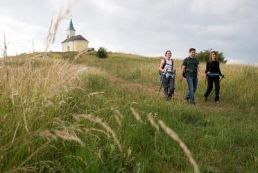 Drei Pilger am Jakobsweg Weinviertel