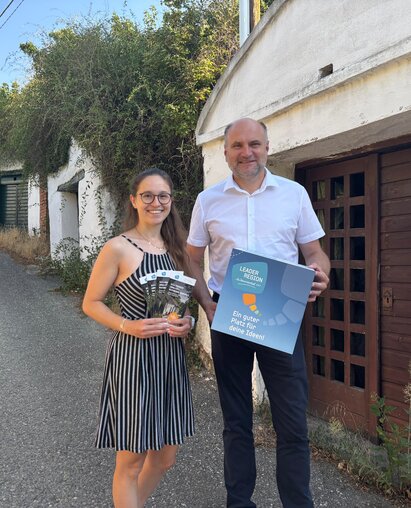 Pressefoto Kellergassenflyer Caroline Fribert und Christian Frank (c) LEADER Region Weinviertel Ost Pressefoto Kellergassenflyer Caroline Fribert und Christian Frank (c) LEADER Region Weinviertel Ost