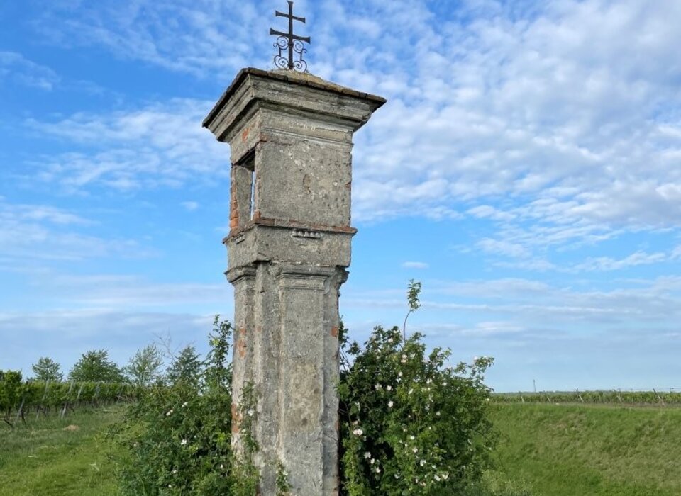 Marterl Singerkreuz Poysdorf im Frühling