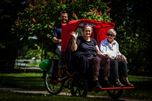 Foto vom Rikschafahren für Senior:innen (c)Samariterbund Wien