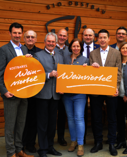 Gruppenfoto der Vertreter:innen für die DAchmarke Weinviertel