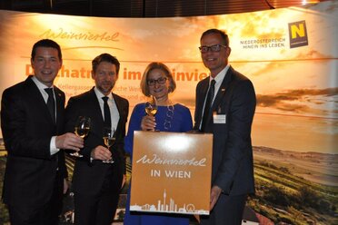 Pressekonferenz des Projektes Weinviertel in Wien am Campus der Erste Bank im Jahr 2019 mit Landeshauptfrau Johanna Mikel-Leitner