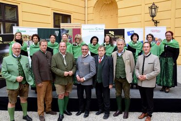 Der Vorstand der Genuss Region Weinviertler Wild bei der Veranstaltung Wein Wild Weinviertel 2022 im Schloss Eckartsau.