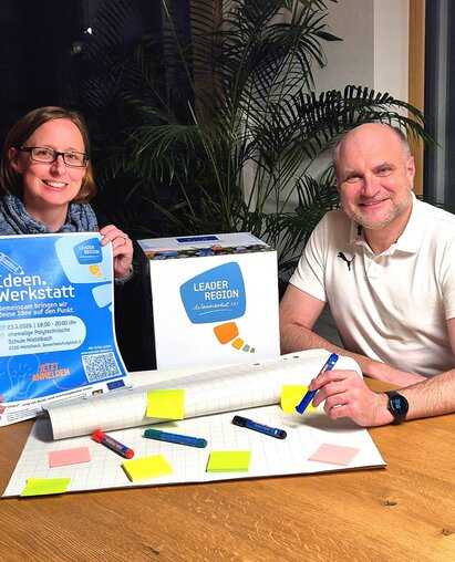 Foto Ideen.Werkstatt Christine Filipp und Christian Frank mit Poster Ideen.Werkstatt