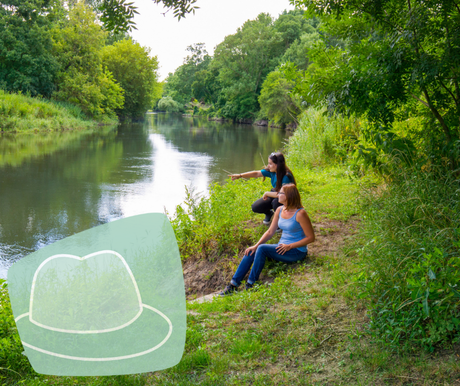 Menschen an einem Fluss zeigen aufs Wasser mit Aktionsfeldicon