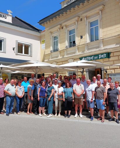 Gruppenbild Bürgermeisterexkursion vor Gasthof