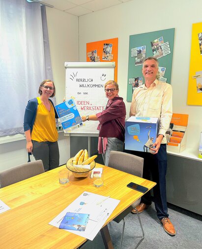 Pressefoto Ideenwerkstatt Christine Filipp mit Teilnehmer:innen (c) LEADER Region Weinviertel Ost Pressefoto Ideenwerkstatt Christine Filipp mit Teilnehmer:innen (c) LEADER Region Weinviertel Ost