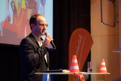 Veranstaltung Leerstand 8.11.2023 Impulse Mann am Podium